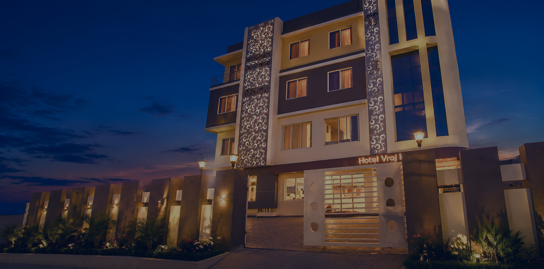 Varj Inn Hotel Front View